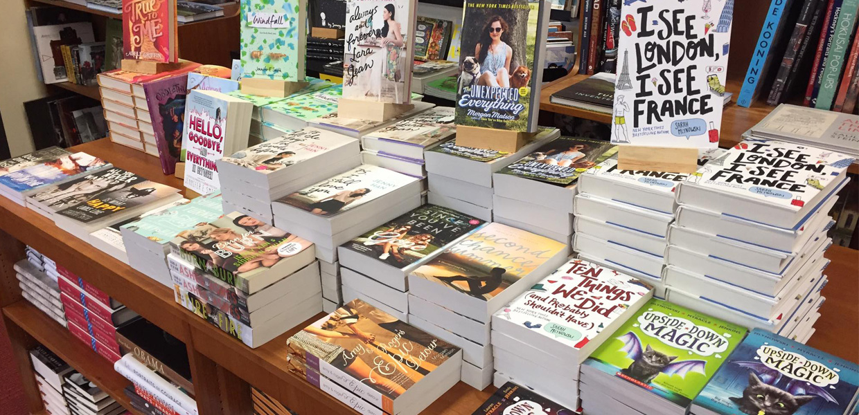 photo of popular books at Oblong Bookstore